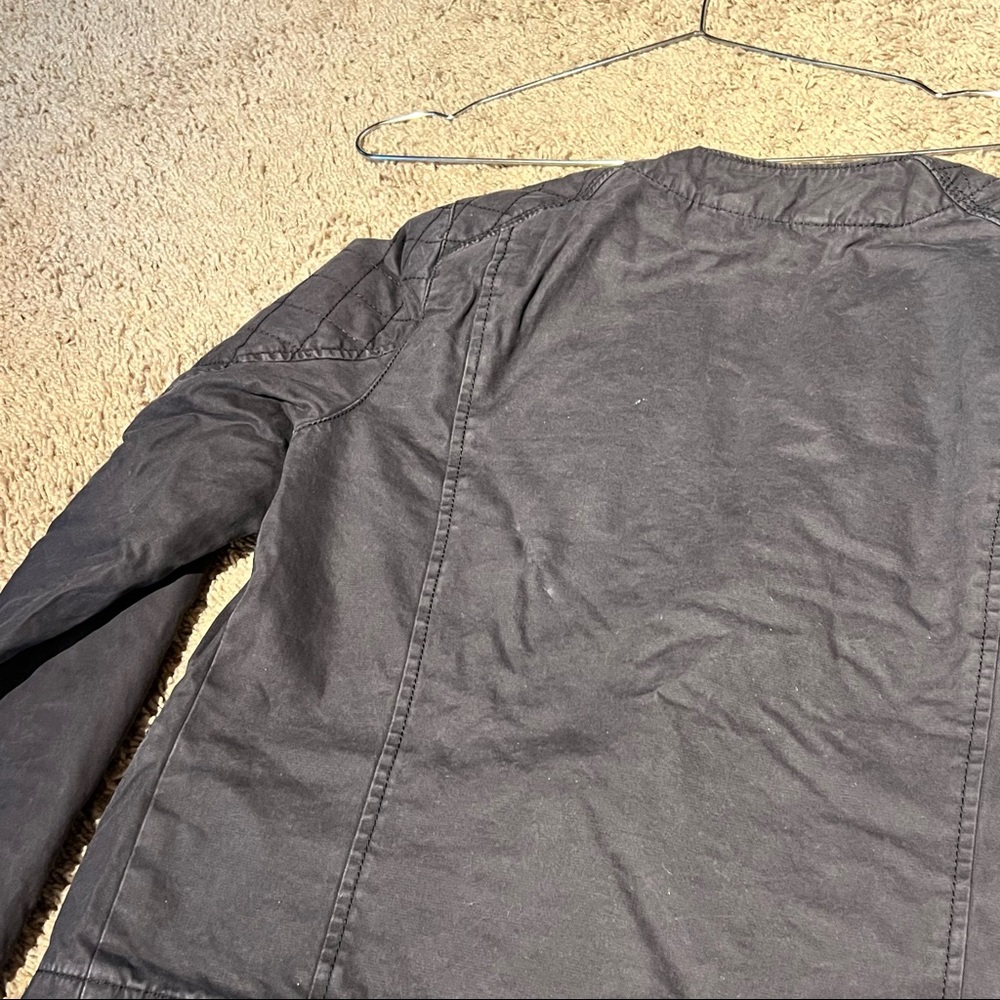 Gap quilted grey light jacket with zipper details size 6/ Med - Picture 3 of 8